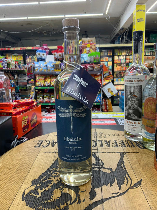 LIBÉLULA, JOVEN TEQUILA